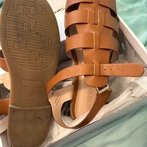 Fisherman gap sandal like new size 11